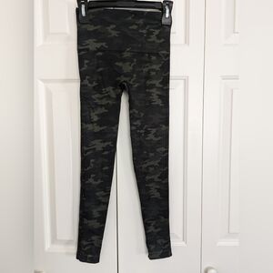 Spanx Multicolored Camouflage Side Stripe Leggings Size Medium .